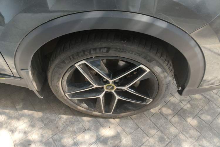 Used Roewe RX5 2021 PLUS 330TGI Automatic National Style Smart Enjoyment Edition Right Front Wheel Hub