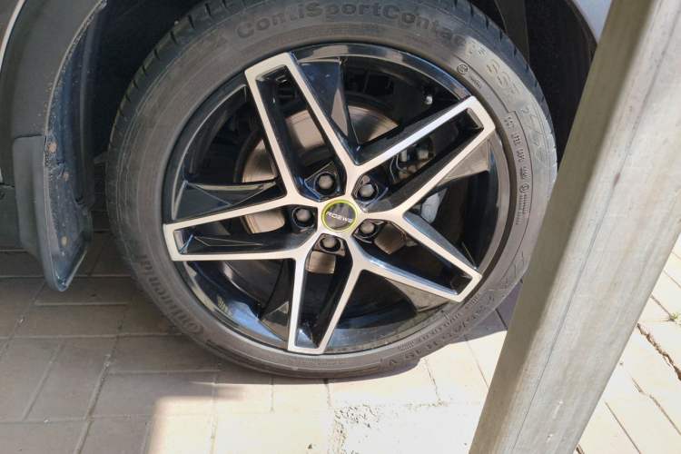 Used Roewe RX5 2021 PLUS 330TGI Automatic National Style Smart Luxury Edition Right Front Wheel Hub