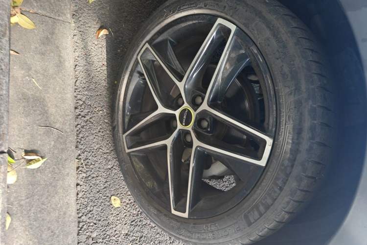 Used Roewe RX5 2021 PLUS 330TGI Automatic National Trend Intelligent Deluxe Edition Right Front Wheel Hub