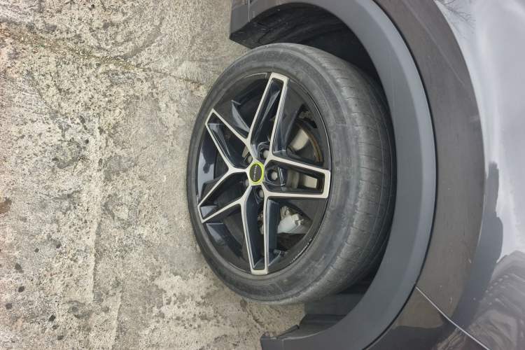 Used Roewe RX5 2021 PLUS 330TGI Automatic National Style Smart Enjoyment Edition Right Front Wheel Hub