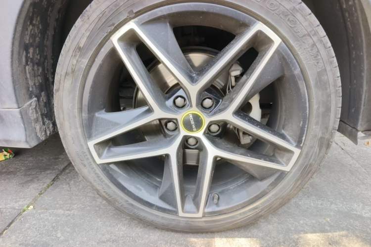 Used Roewe RX5 2021 PLUS 330TGI Automatic National Style Smart Enjoyment Edition Right Front Wheel Hub