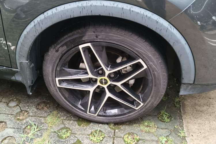 Used Roewe RX5 2021 PLUS 330TGI Automatic National Style Smart Enjoyment Edition Right Front Wheel Hub