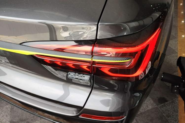 Used Roewe RX5 2021 PLUS 330TGI Automatic National Style Smart Enjoyment Edition Right Rear Taillight