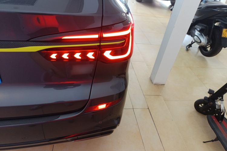 Used Roewe RX5 2021 PLUS 330TGI Automatic National Style Smart Enjoyment Edition Right Rear Taillight