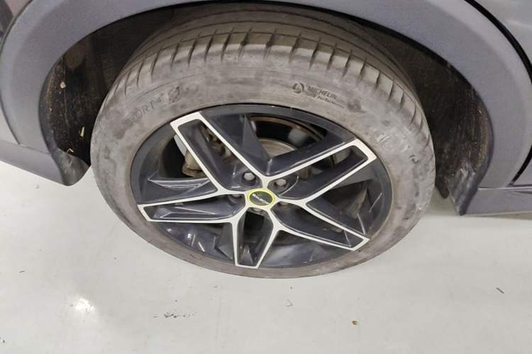 Used Roewe RX5 2021 PLUS 330TGI Automatic National Trend Intelligent Deluxe Edition Right Rear Wheel Hub