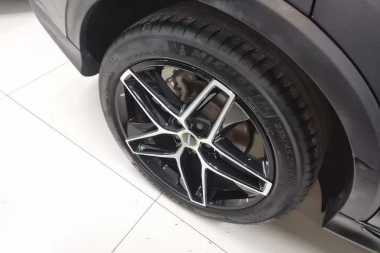 Used Roewe RX5 2021 PLUS 330TGI Automatic National Style Smart Enjoyment Edition Right Rear Wheel Hub