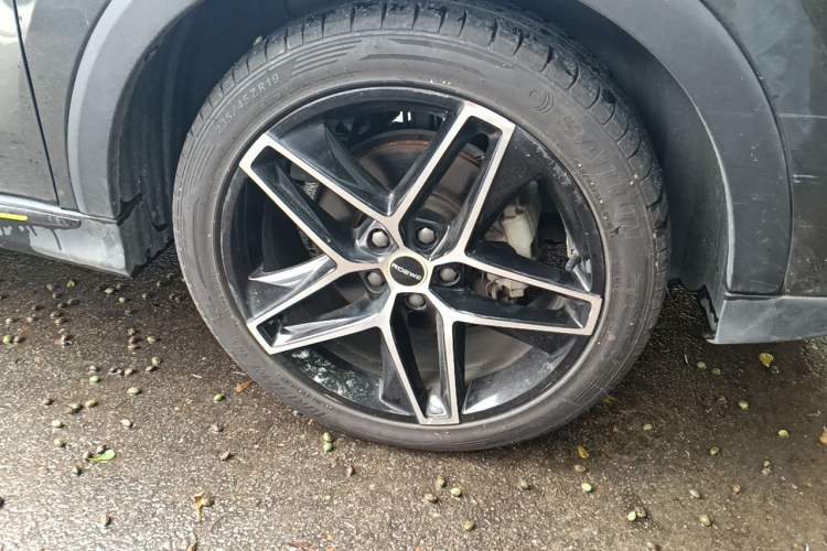 Used Roewe RX5 2021 PLUS 330TGI Automatic National Trend Intelligent Deluxe Edition Right Front Wheel Hub