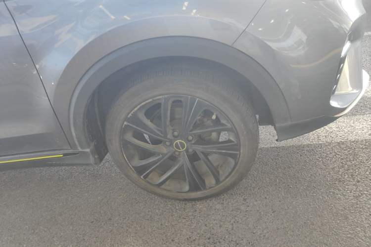 Used Roewe RX5 2021 PLUS 300TGI Automatic Ali National Trend Flagship Ronglin Edition Right Front Wheel Hub