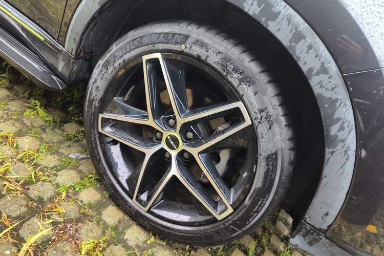 Used Roewe RX5 2021 PLUS 330TGI Automatic National Trend Intelligent Deluxe Edition Right Front Wheel Hub