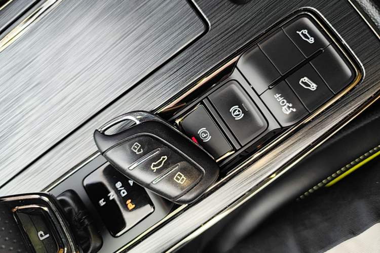 Used Roewe RX5 2021 PLUS 330TGI Automatic National Style Smart Luxury Edition Interior 1