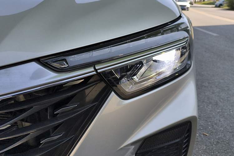 Used Roewe RX5 2021 PLUS 330TGI Automatic National Trend Intelligent Deluxe Edition Left Front Headlight