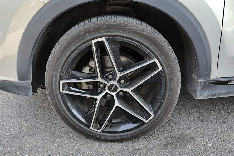 Used Roewe RX5 2021 PLUS 330TGI Automatic National Trend Intelligent Deluxe Edition Left Front Wheel Hub