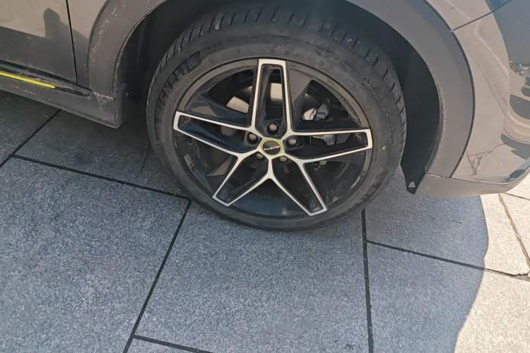 Used Roewe RX5 2021 PLUS 330TGI Automatic National Style Smart Enjoyment Edition Right Front Wheel Hub