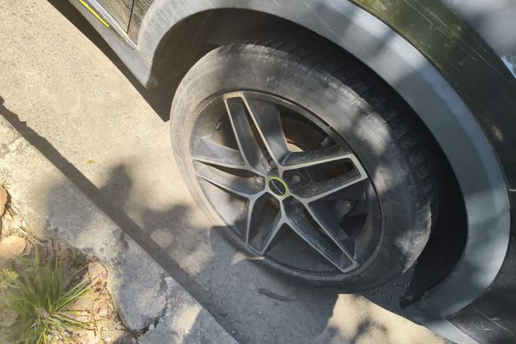 Used Roewe RX5 2021 PLUS 330TGI Automatic National Trend Intelligent Deluxe Edition Right Front Wheel Hub