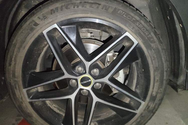 Used Roewe RX5 2021 PLUS 330TGI Automatic National Style Smart Luxury Edition Right Front Wheel Hub