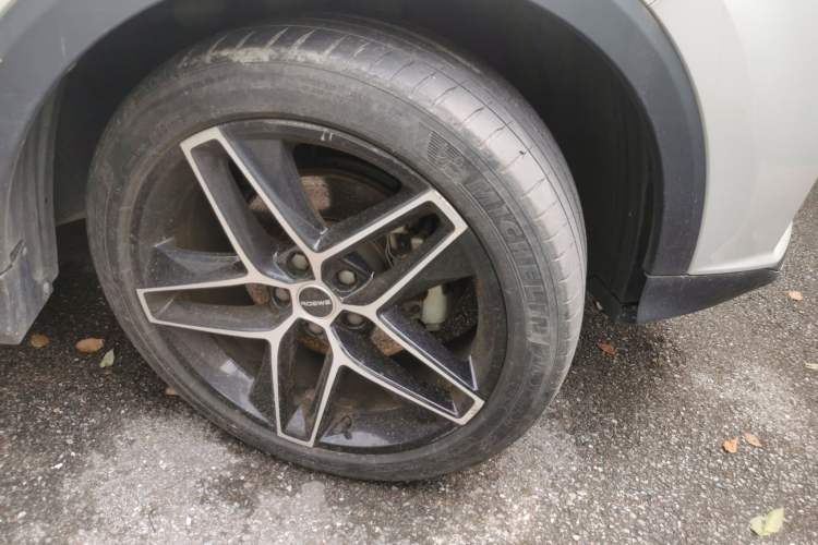 Used Roewe RX5 2021 PLUS 330TGI Automatic National Trend Intelligent Deluxe Edition Right Front Wheel Hub