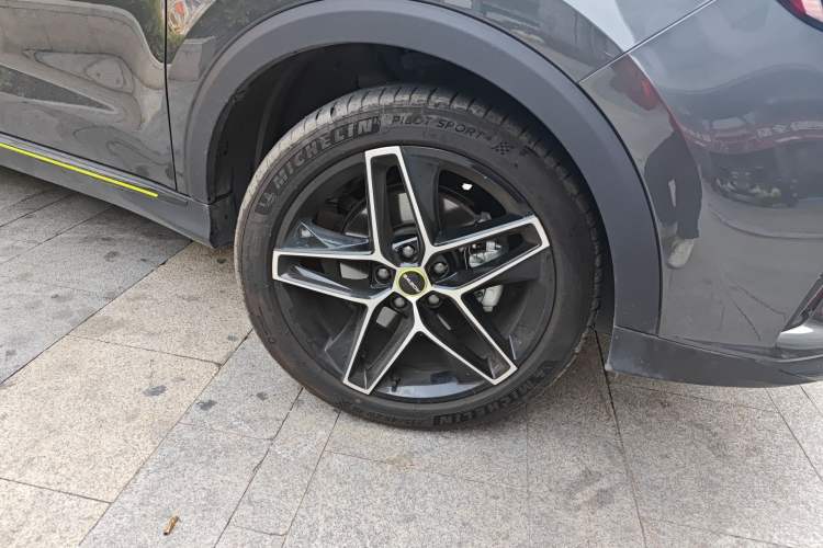 Used Roewe RX5 2021 PLUS 330TGI Automatic National Trend Intelligent Deluxe Edition Right Front Wheel Hub