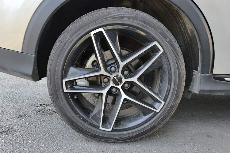 Used Roewe RX5 2021 PLUS 330TGI Automatic National Trend Intelligent Deluxe Edition Right Rear Wheel Hub