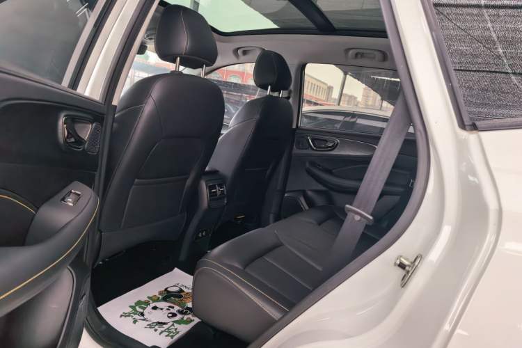 Used Roewe RX5 2021 PLUS 330TGI Automatic National Style Smart Enjoyment Edition Interior 2