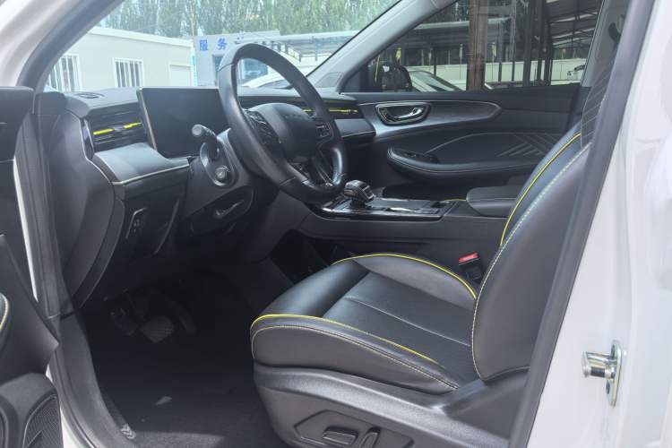Used Roewe RX5 2021 PLUS 330TGI Automatic National Trend Intelligent Deluxe Edition Interior 3