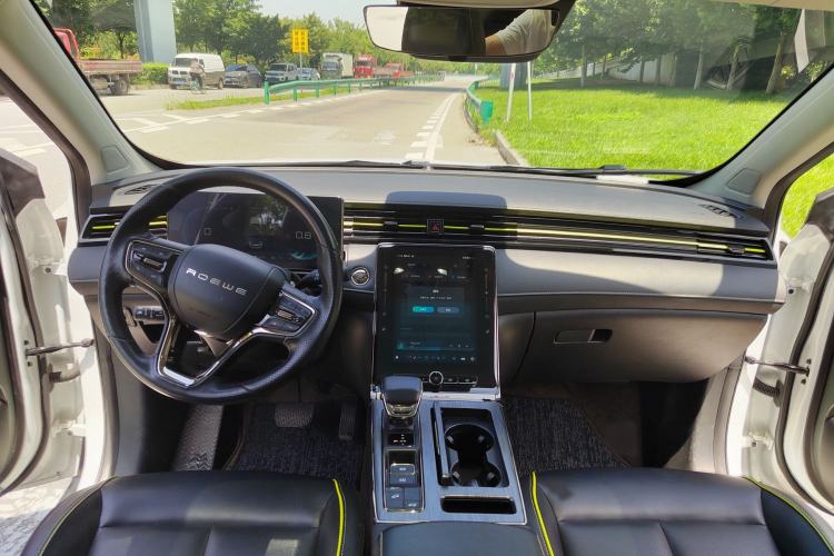Used Roewe RX5 2021 PLUS 330TGI Automatic National Trend Intelligent Deluxe Edition Interior 4