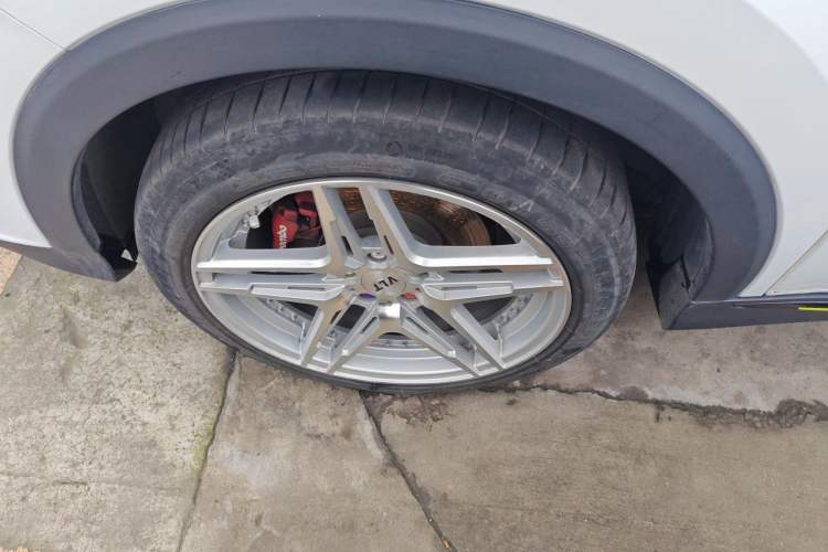 Used Roewe RX5 2021 PLUS 330TGI Automatic National Style Smart Enjoyment Edition Left Front Wheel Hub
