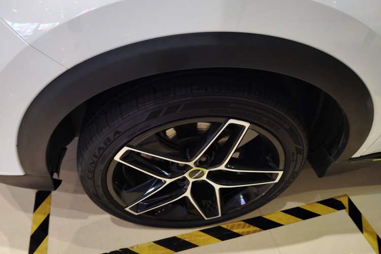 Used Roewe RX5 2021 PLUS 330TGI Automatic National Trend Intelligent Deluxe Edition Left Front Wheel Hub