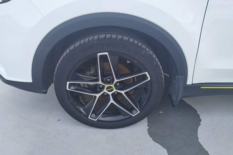 Used Roewe RX5 2021 PLUS 330TGI Automatic National Trend Intelligent Deluxe Edition Left Front Wheel Hub