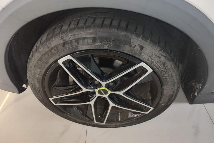 Used Roewe RX5 2021 PLUS 330TGI Automatic National Trend Intelligent Deluxe Edition Left Front Wheel Hub