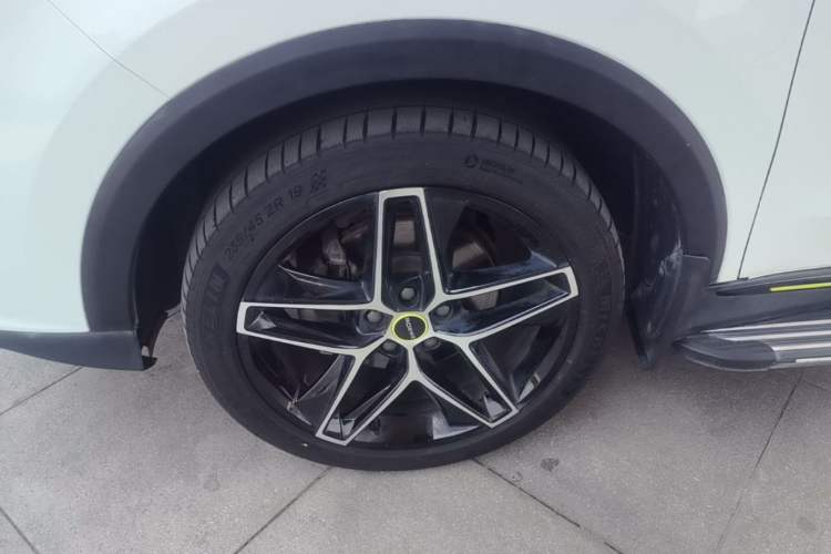 Used Roewe RX5 2021 PLUS 330TGI Automatic National Style Smart Enjoyment Edition Left Front Wheel Hub