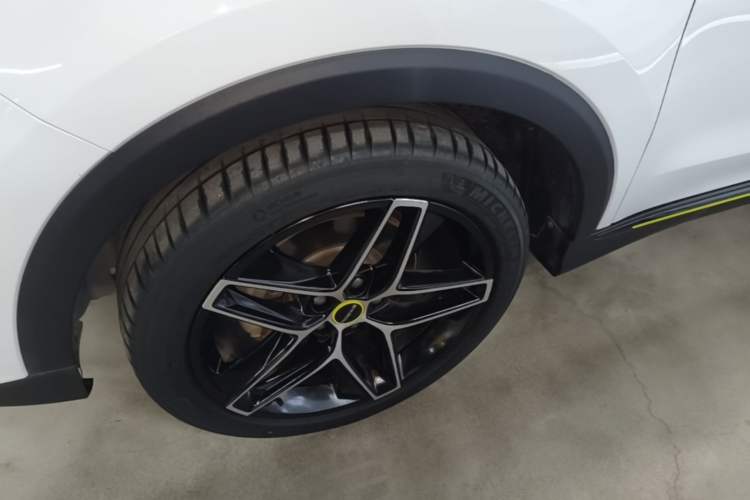 Used Roewe RX5 2021 PLUS 330TGI Automatic National Trend Intelligent Deluxe Edition Left Front Wheel Hub