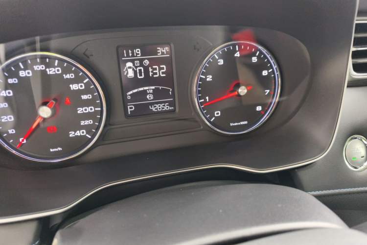 Used Roewe RX5 2021 PLUS 330TGI Automatic National Style Smart Enjoyment Edition Odometer Close Up