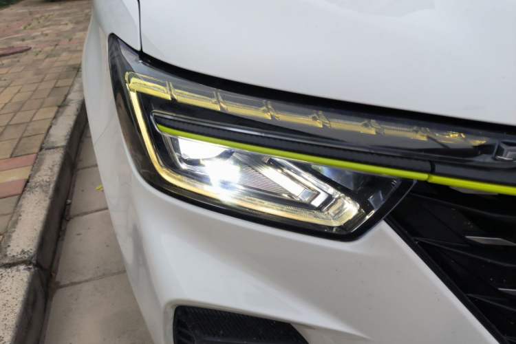 Used Roewe RX5 2021 PLUS 330TGI Automatic National Trend Intelligent Deluxe Edition Right Front Headlight