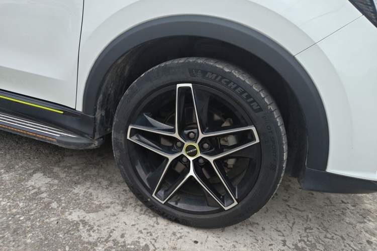 Used Roewe RX5 2021 PLUS 330TGI Automatic National Trend Intelligent Deluxe Edition Right Front Wheel Hub