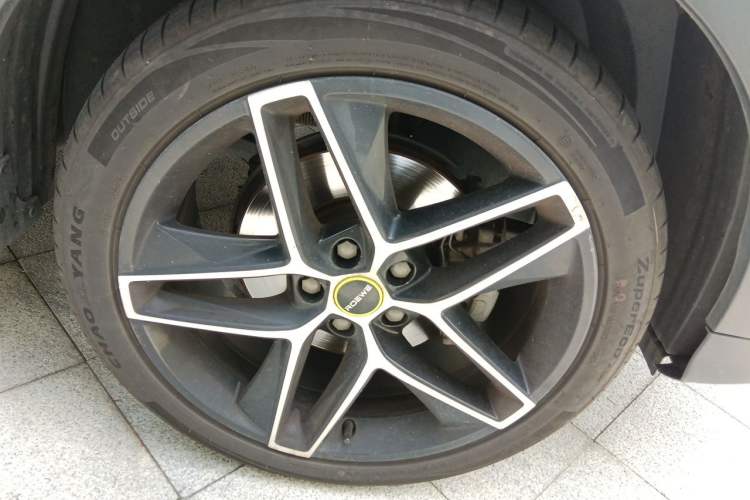 Used Roewe RX5 2021 PLUS 330TGI Automatic National Trend Intelligent Deluxe Edition Right Front Wheel Hub