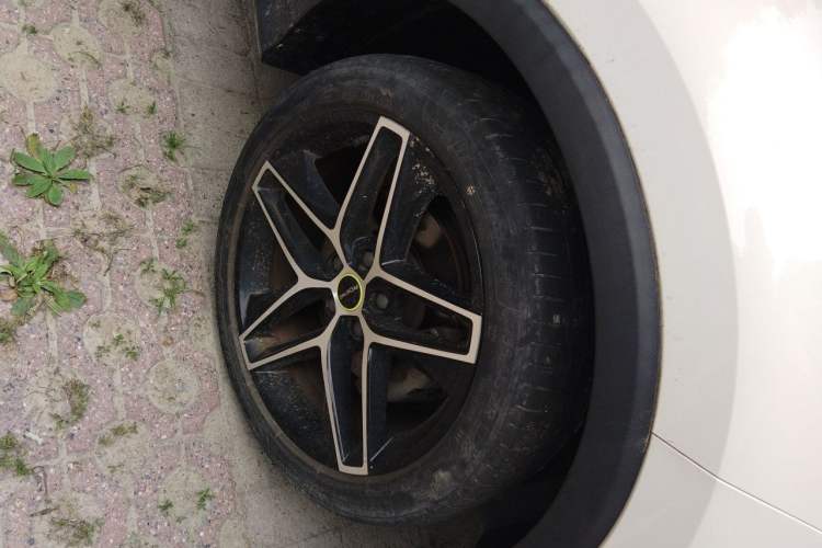 Used Roewe RX5 2021 PLUS 330TGI Automatic National Trend Intelligent Deluxe Edition Right Front Wheel Hub