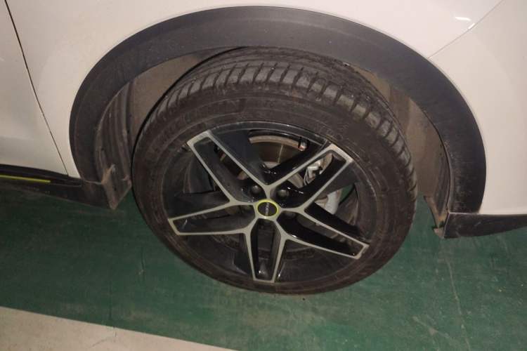 Used Roewe RX5 2021 PLUS 330TGI Automatic National Style Smart Enjoyment Edition Right Front Wheel Hub