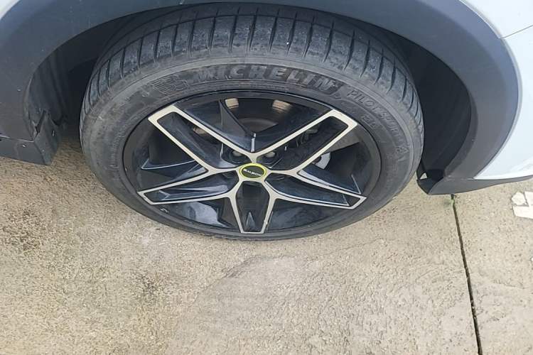 Used Roewe RX5 2021 PLUS 330TGI Automatic National Style Smart Enjoyment Edition Right Front Wheel Hub