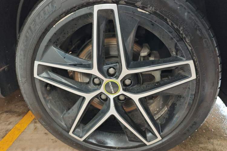 Used Roewe RX5 2021 PLUS 330TGI Automatic National Trend Intelligent Deluxe Edition Right Front Wheel Hub