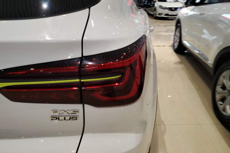 Used Roewe RX5 2021 PLUS 330TGI Automatic National Trend Intelligent Deluxe Edition Right Rear Taillight