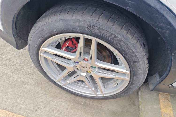 Used Roewe RX5 2021 PLUS 330TGI Automatic National Style Smart Enjoyment Edition Right Rear Wheel Hub