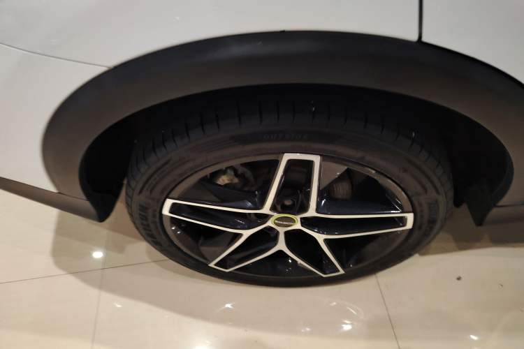 Used Roewe RX5 2021 PLUS 330TGI Automatic National Trend Intelligent Deluxe Edition Right Rear Wheel Hub