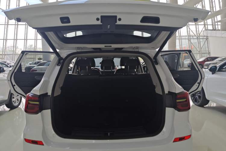 Used Roewe RX5 2021 PLUS 330TGI Automatic National Trend Intelligent Deluxe Edition Trunk