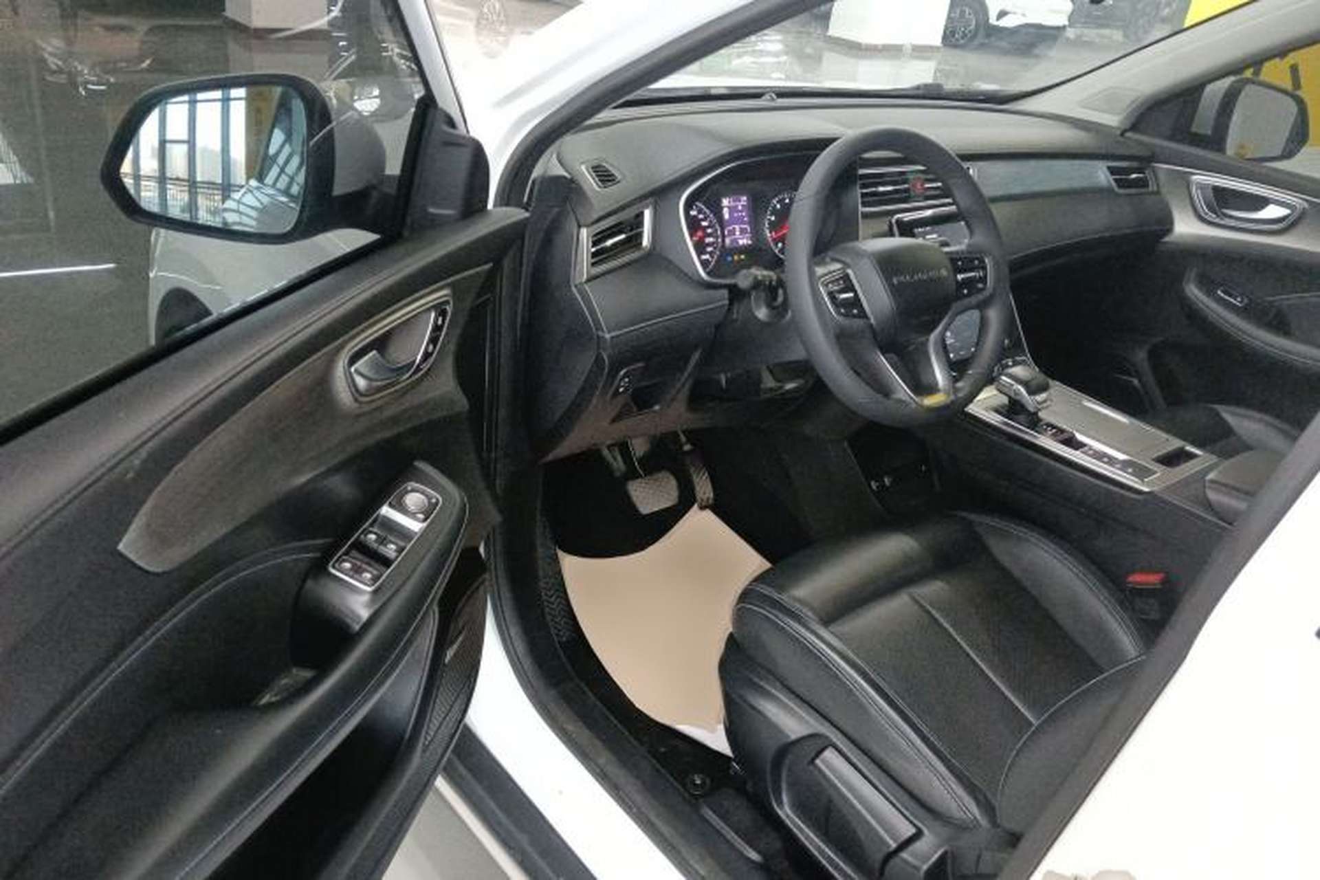 Used Roewe RX5 2022 330TGI Automatic National Style Edition Interior 3