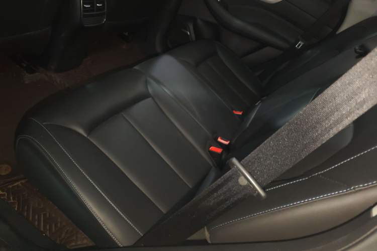 Used Roewe RX5 2022 330TGI Automatic National Style Edition Interior 4