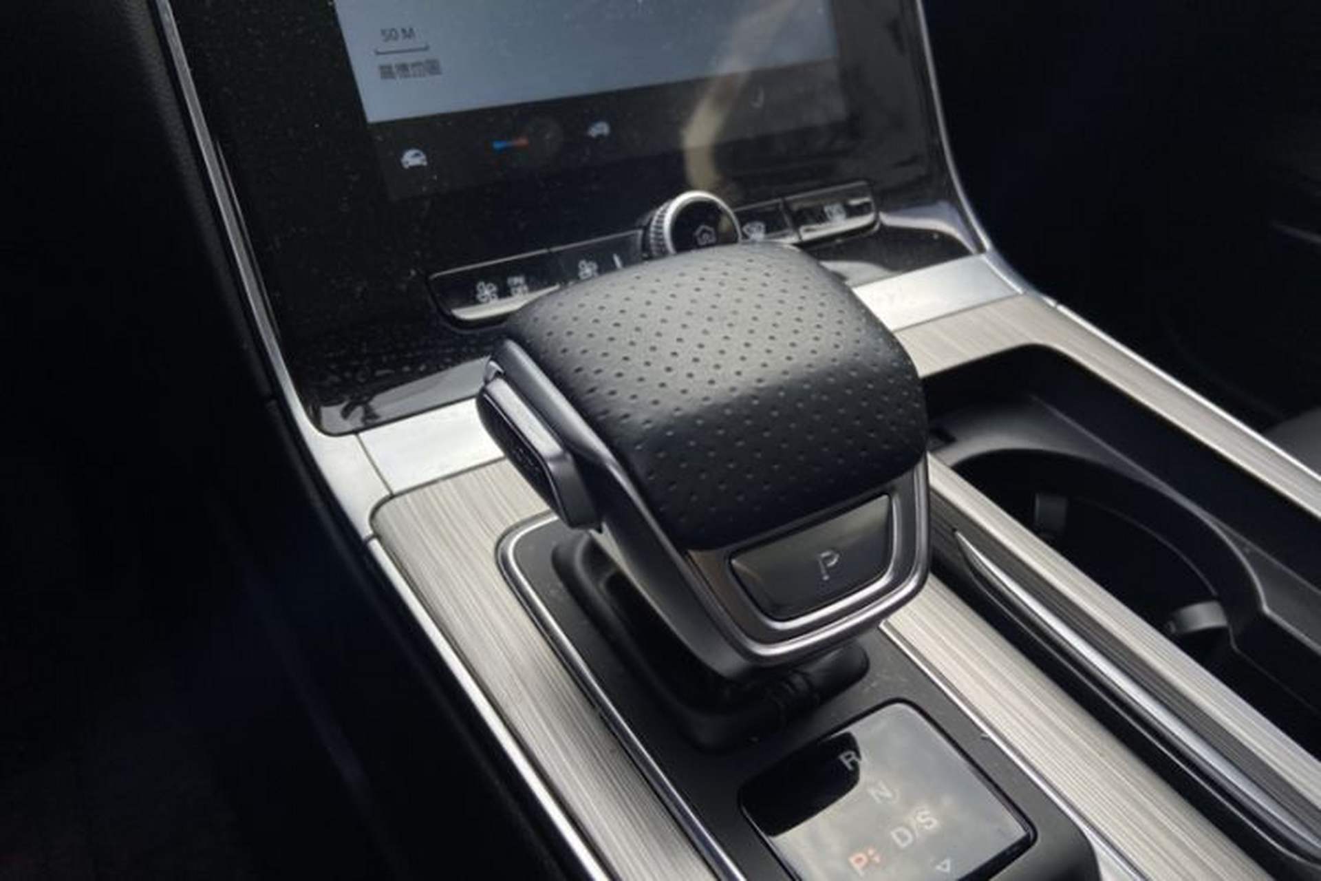Used Roewe RX5 2022 330TGI Automatic National Style Edition Interior 9