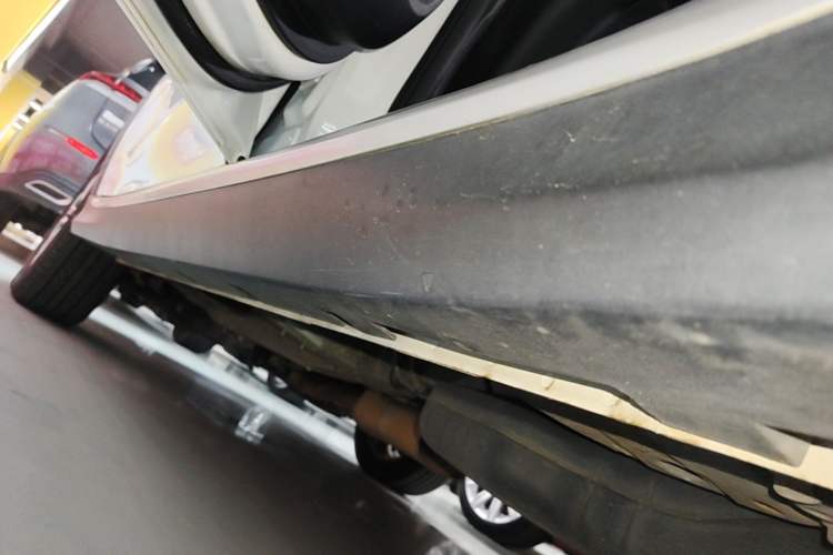 Used Roewe RX5 2022 330TGI Automatic National Style Edition Left Side Sill