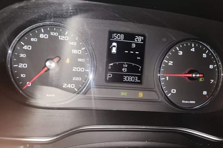 Used Roewe RX5 2022 330TGI Automatic National Style Edition Odometer Close Up