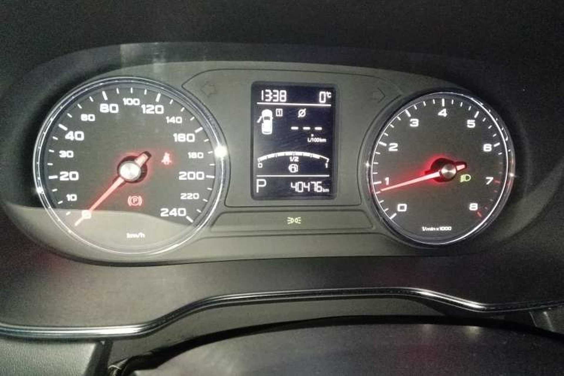 Used Roewe RX5 2022 330TGI Automatic National Style Edition Odometer Close Up