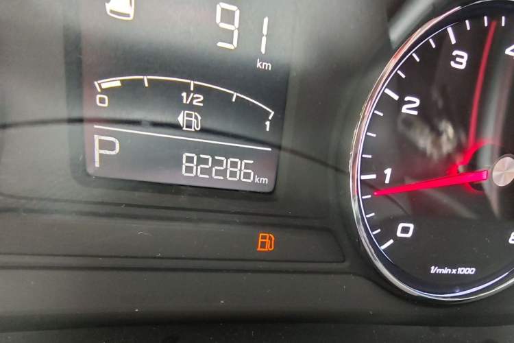 Used Roewe RX5 2022 330TGI Automatic National Style Edition Odometer Close Up